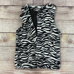 Girls Fuzzy Faux Fur Zebra Vest 🦓